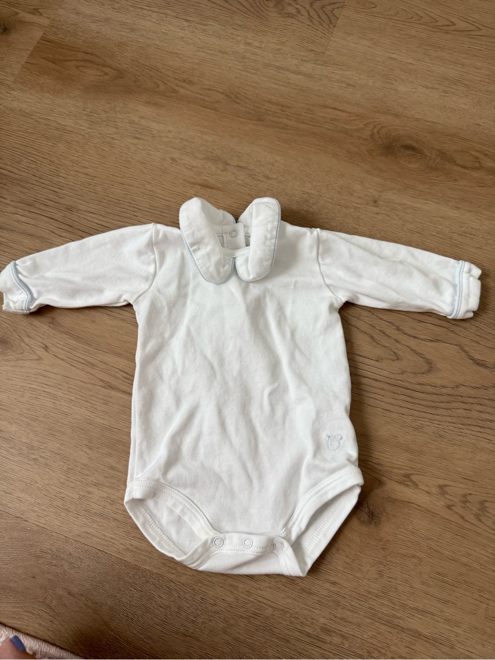 Tecomoabesos Newborn White Bodysuit with Peter Pan Collar